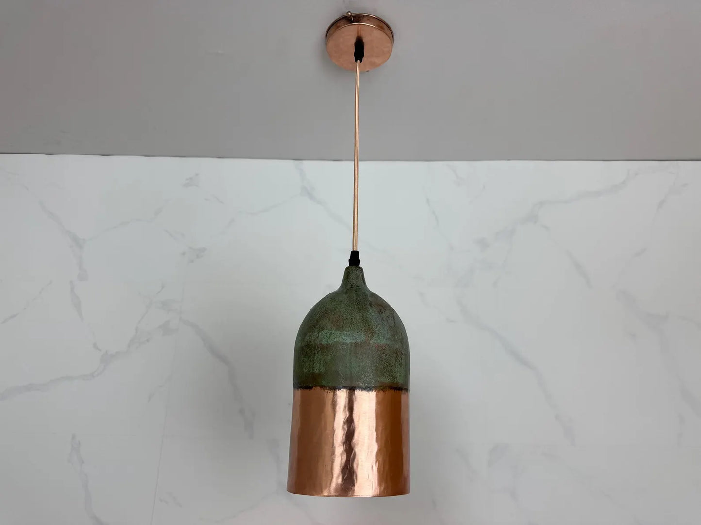 Suspension en cuivre patiné verte